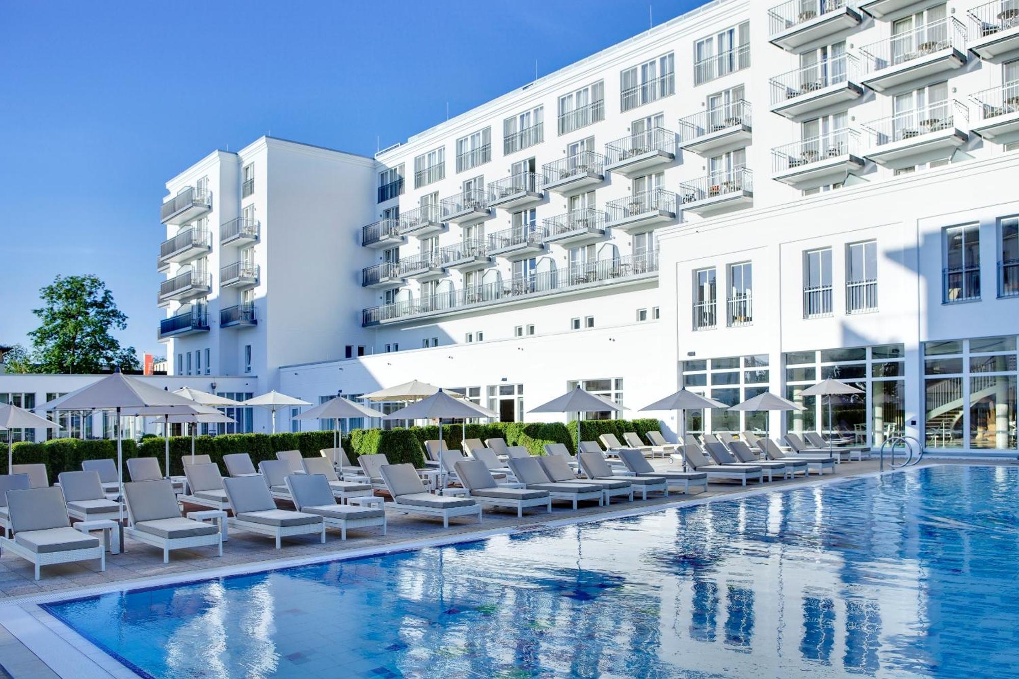 黑灵斯多夫史蒂根伯格水疗大酒店 塞巴特黑灵斯多夫 设施 照片 The Hotel's pool