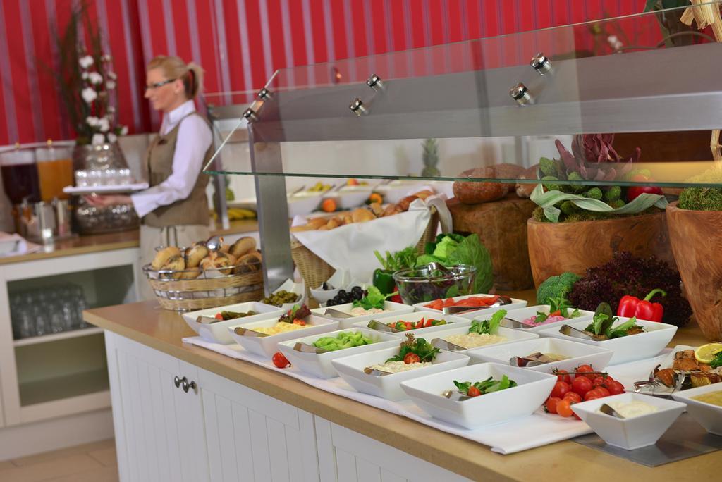 黑灵斯多夫史蒂根伯格水疗大酒店 塞巴特黑灵斯多夫 外观 照片 A salad bar